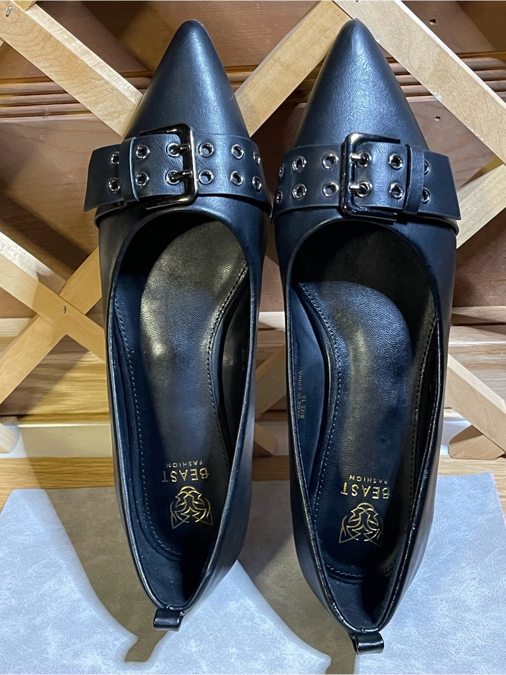 NWOT -BEAST FASHION Black Pointed Toe Buckle Loafers/W Sz 10